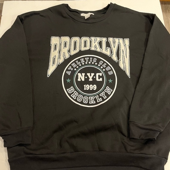 Brooklyn Adult Sweater Size M Black Long Sleeves Embossed Graphic - Picture 4 of 7